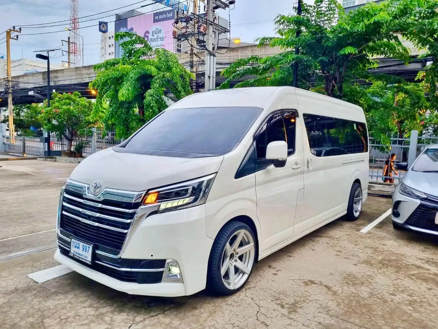 รถตู้พร้อมคนขับสมุทรปราการ